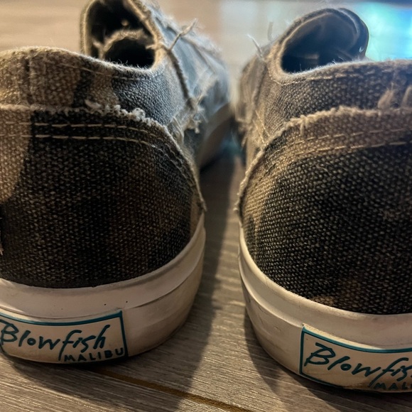 Blowfish 7.5 slip-on camo sneakers - Picture 2 of 7